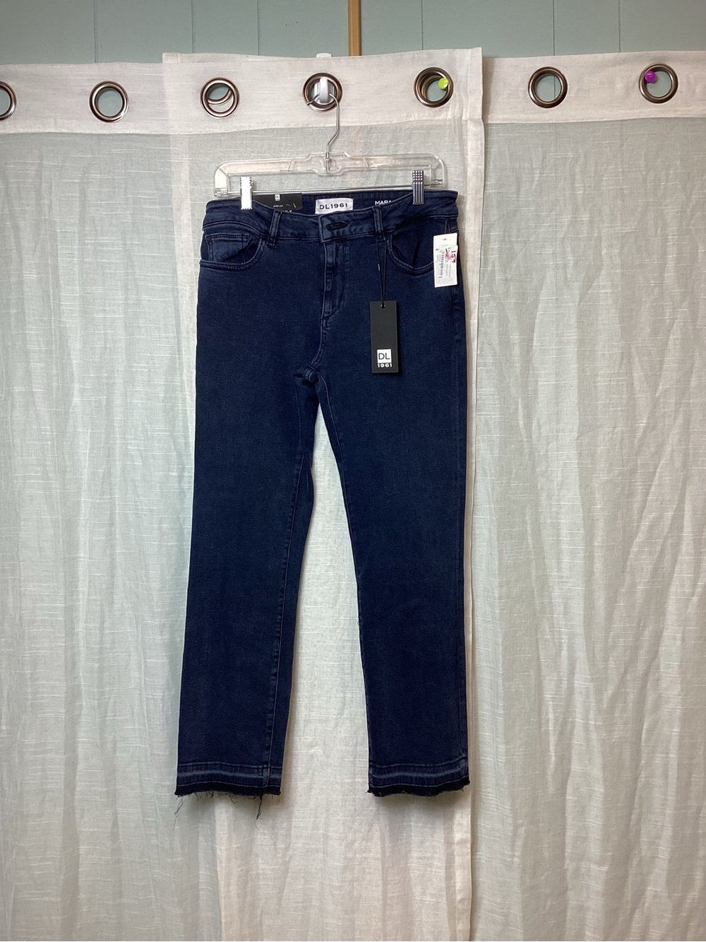 NWT DL1961 Mara Straight Mid-Rise Instasculpt Ankle Jeans; Size: 30